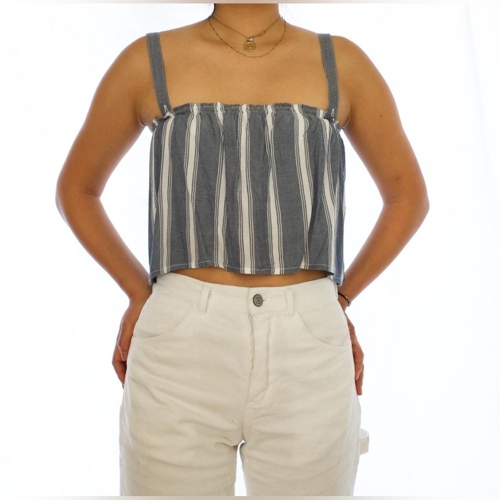 Hollister Grey and White Multi Ultra Crop Top.  Sz M